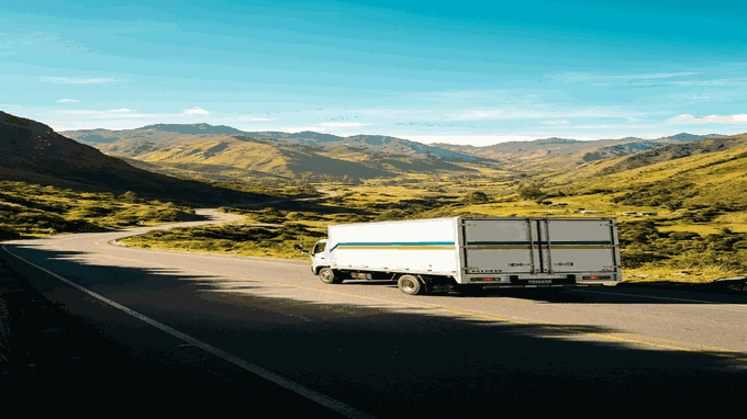 Flota LOGISAZUAY S.A. en ruta nacional